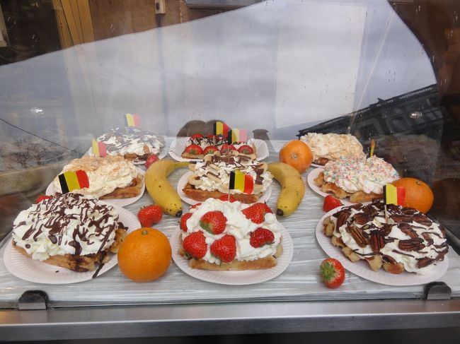 ベルギーと言えばワッフルでしょう。　笑<br />小腹がすいたのでとても美味しかった。<br />見た目ほどあまくはありません。