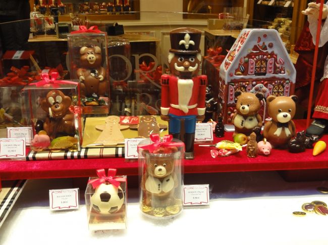 例えばこんな感じのお店。<br />見事なデコレーションです。