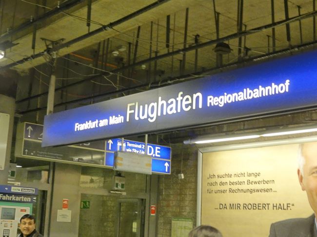 JL408便は20：25発。<br />行きと違い、帰りはY席なので眠れるかな〜と思っていたのですが、一日歩き回った事もあり、いつの間にか夢の世界へ。。。
