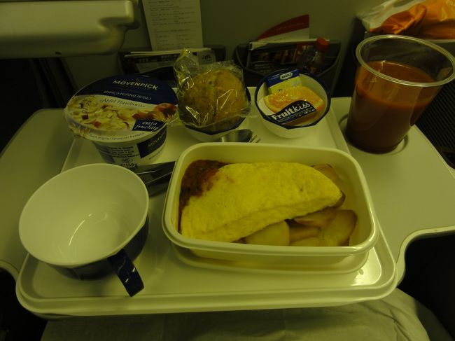 ２食目の機内食。<br />ああ〜やっぱりC席が良かったな〜<br />でも、短いながらも楽しい旅行でした。。<br />また来ようっと！