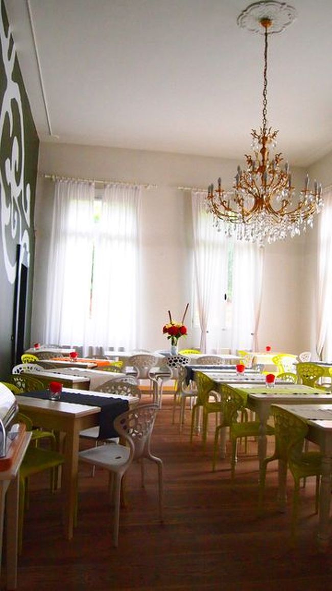 朝食会場　シャンデリアがツボすぎる！！