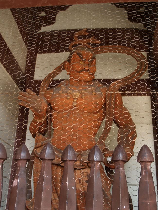 仁王門の仁王像。