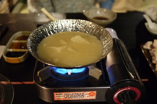 今夜は涼しいこともあり、お勧めのコラーゲンたっぷりの「地鶏の水炊き鍋」です。<br />大量のコラーゲンはお鍋で一気に溶けていきます。