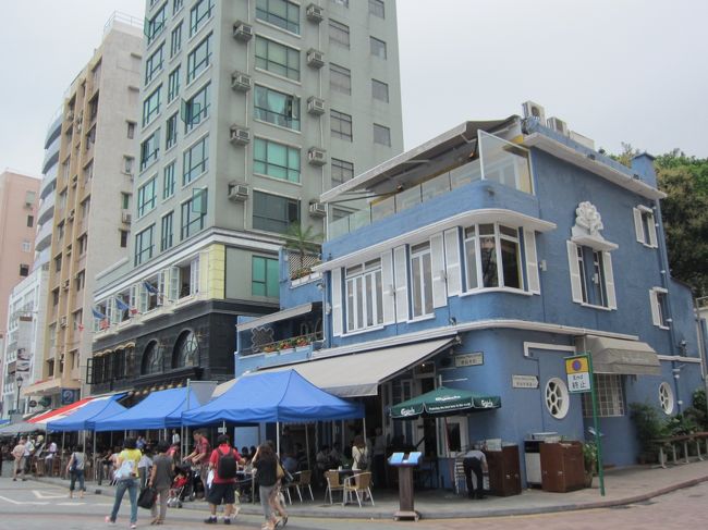 オシャレなレストランや、パブが並んでます。