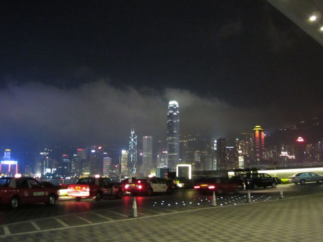 リッツのエントランス。<br /><br />やはり九龍からの夜景は最高です。