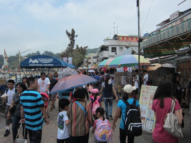 香港の街中と違って、のんびりな空間。<br /><br />人は多かったですが。
