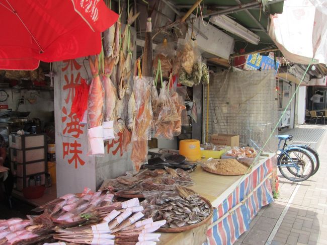 いたる所に干物屋さん。<br /><br />