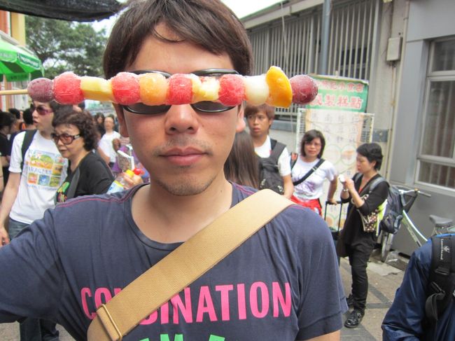 並んでたので釣られて買ってみたフローズンフルーツ。<br /><br />小さく切った果物を、ただ凍らせただけ。<br /><br />味は？<br /><br />並ぶ程の物じゃね〜な〜。<br /><br />