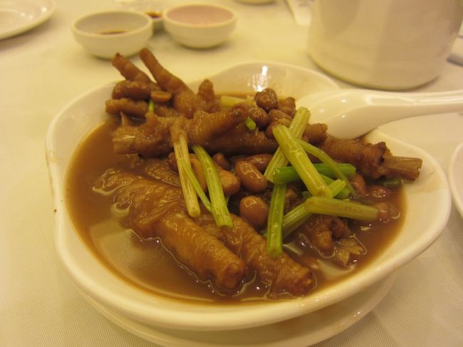 ランカイフォンの入り口にある広東料理レストラン「皇廷滙(King Palace)」です。<br /><br />3-4/F, Entertainment House, No. 30 Queen's Road Central<br /><br />http://www.kinggroup.com.hk/flash/index.html<br />