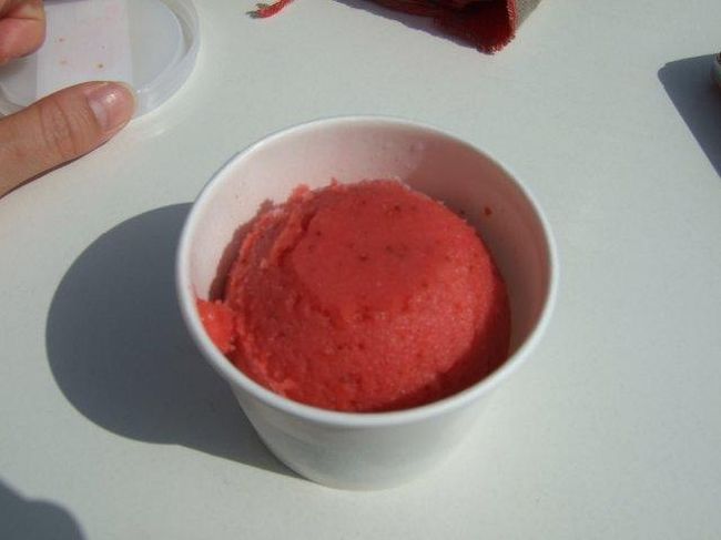 まるごといちごジェラート<br /><br />まいう〜でした♪(^^)<br /><br />さすがテレビで紹介されるだけあるお味です♪