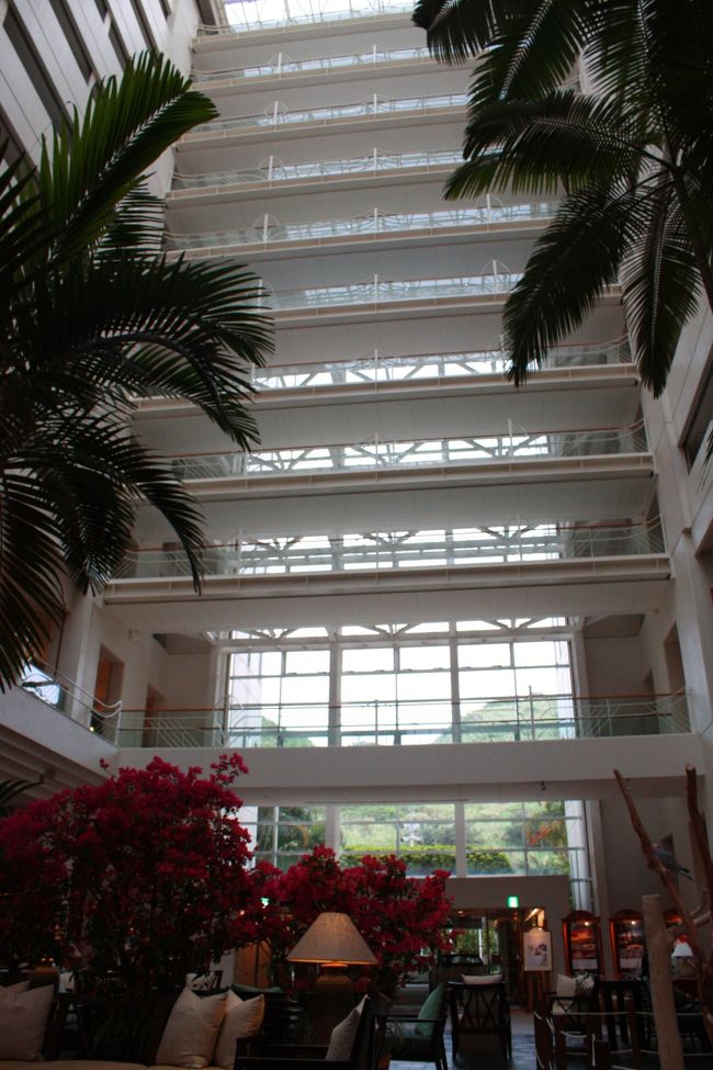 本日の宿泊は、恩納村にある「ルネッサンスリゾート」<br />格安のツアーにしては、とっても豪華なホテルで<br />ビックリ＠＠