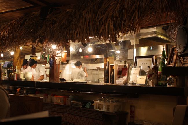 夕食はホテルから車で5分くらいの「うら庭」。<br />このお店はなんとホテルまで送迎をしてくれます。<br />このサービスを始めた時は地元から大いに反発された<br />ようですが今となっては大繁盛のお店の様子。