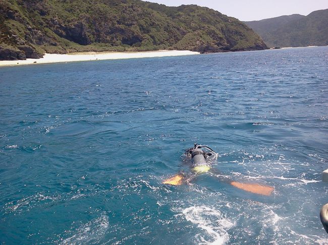 今回初めてお世話になるＳＥＡＭＡＸさん。<br />ライセンス取得中カップル他総勢7名。<br />那覇北マリーナからおおよそ1時間。<br />渡嘉敷島の入り口あたりにある儀志布島へ到着。