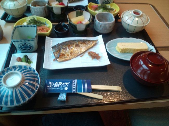 格安格安うるさいようですが、なんと朝食もついておりました。<br />1日目はバイキングをチョイス。<br />2日目は和食処でこんなに品数もいっぱい。<br />しかもおいしい。<br />このホテルはどうやら、伊豆にある「つるや吉祥亭」<br />のグループであることが判明。