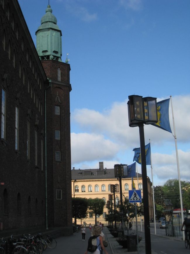 ストックホルム市内観光スタート。<br /><br />8：50　『市庁舎』到着<br />毎年12月10日　ノーベル賞受賞祝賀晩餐会でおなじみですね。