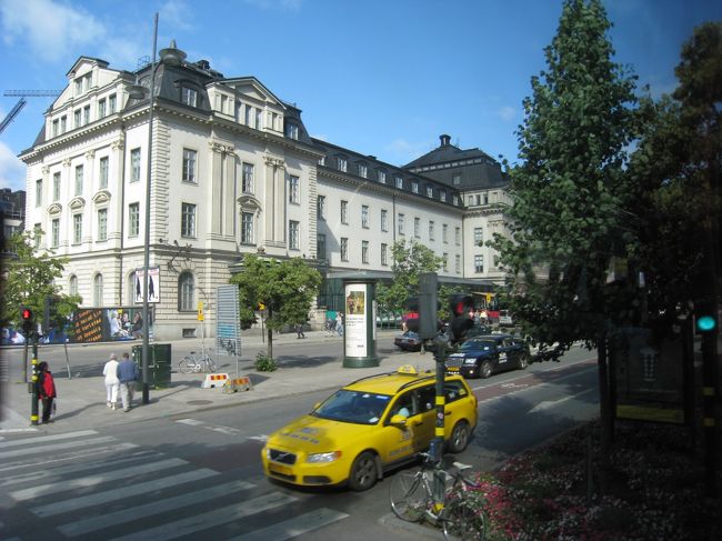 おくの建物は『ストックホルム中央駅』。<br /><br />明日ここからオスロを目指します。