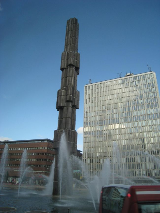 『セルゲル広場』のタワー。<br /><br />夜間ライトアップあり。<br /><br />