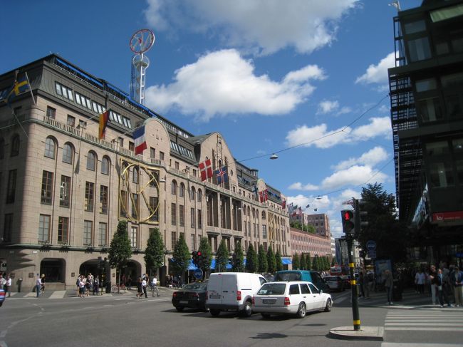 自由行動スタート。<br /><br />写真は北欧最大規模のデパート『ＮＫ』