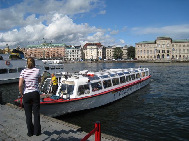 観光船ツアースタート！<br /><br />船着き場はいくつかあります。<br />今回は王宮前から乗りました。