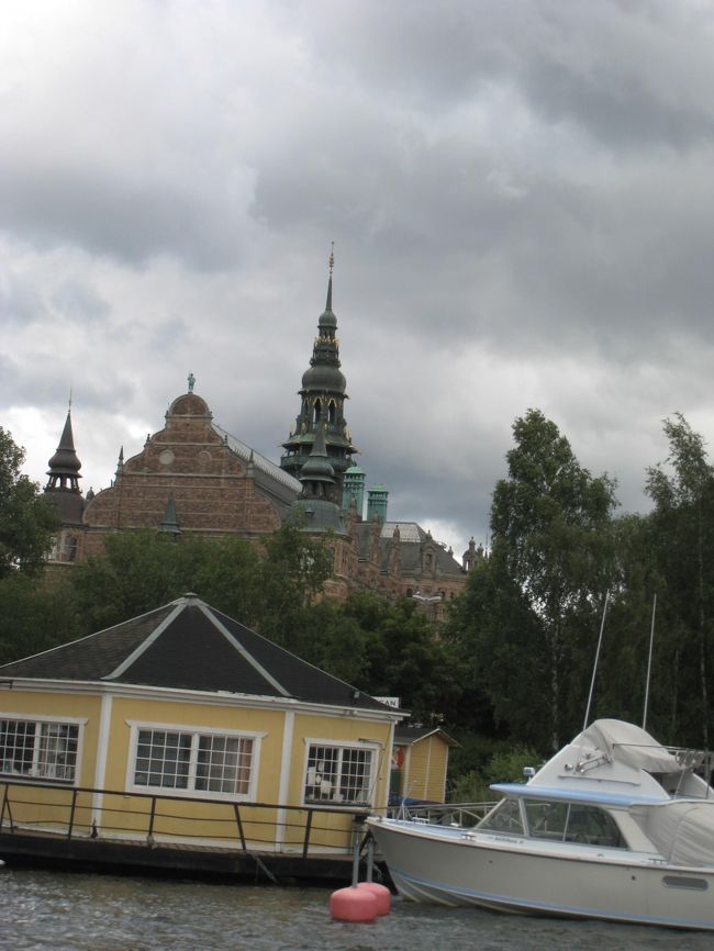 急に雲が広がりました。<br /><br />ストックホルムの天気は本当に変わりやすいです。<br />雲の流れも速いので、すぐに晴れたり曇ったりの繰り返しでした。