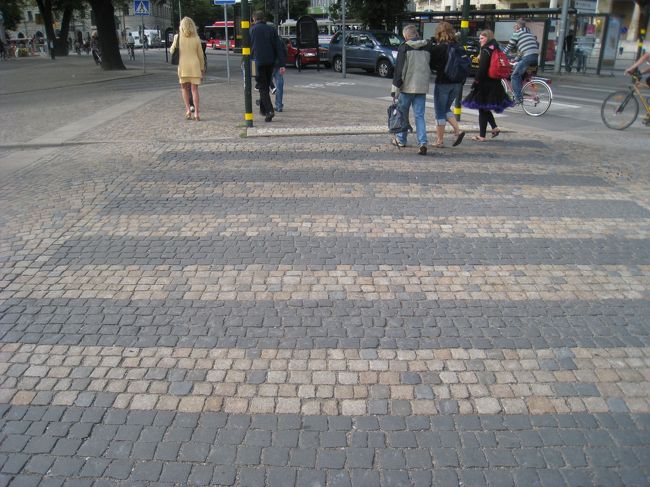 『ヒュートリエット』付近<br /><br />ショッピングエリア（歩行者天国や市場・カフェがたくさんある）