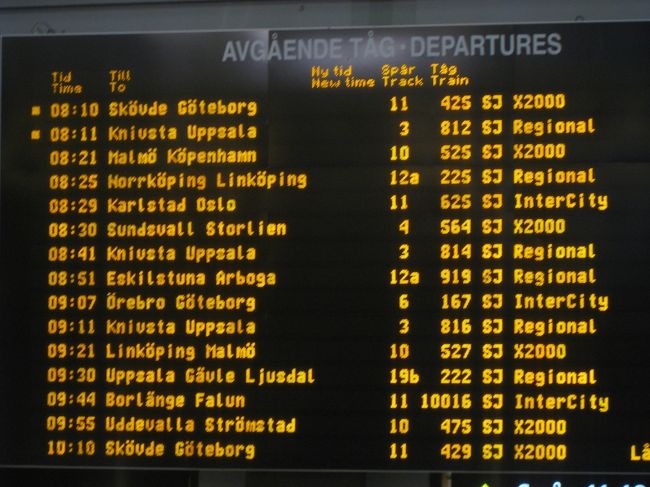 8：29分発のオスロ行きにのります。<br /><br />ところが、この後とんでもないことになりました。<br />①現地ガイドが昼食の手配を間違える。<br />②同じガイドがホームまでの時間配分ミスで荷物は動いている列車に放り込む。<br />③私を含め数人は走っている列車に飛び乗る。<br />④放り込んだ列車の荷物をツアーで一緒になった方と片付け、席につこうとしたら席がない。<br /><br />散々でした。<br /><br />でも、この一件からツアーに参加している方との団結力が強くなった気がします。