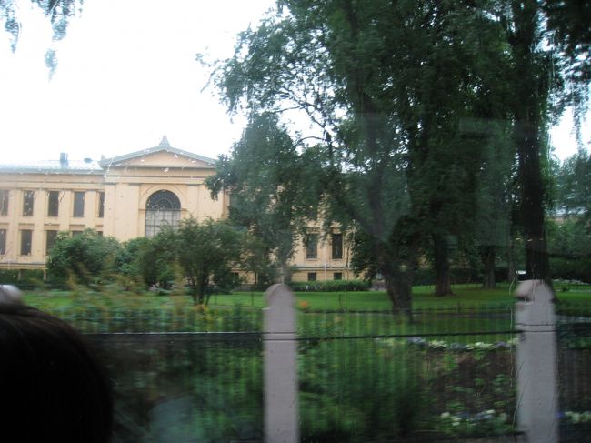 『王宮』<br /><br />（車窓から）