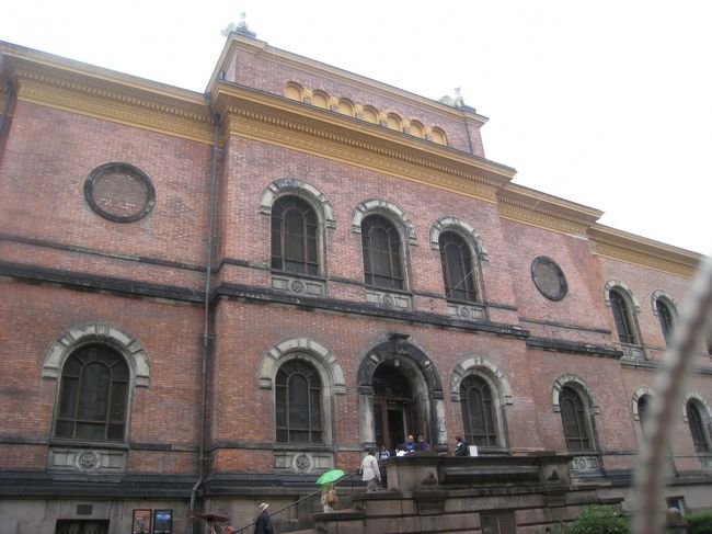 『国立美術館』<br /><br />ムンクの代表作『叫び』の展示あり。<br />館内での写真撮影はＮＧ。<br /><br />入場料無料なのでオスロにきたら訪問したい場所。<br /><br />※ムンクの『叫び』は一作ではありません。<br />オスロにある『ムンク美術館』では別の『叫び』が見られます。<br />こちらは撮影ＯＫ。