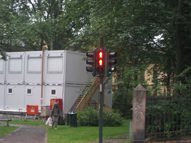 変わった信号。<br /><br />ホテルに向かいます。