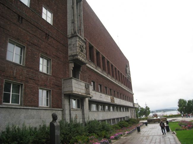 『オスロ市庁舎』<br /><br />毎年12月10日　ノーベル平和賞の授与式が行われる。<br />平和賞はオスロで、他の賞はストックホルムで。