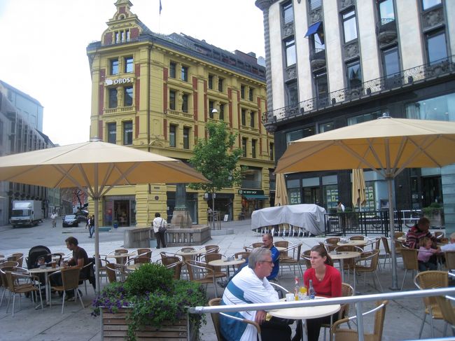 『カール・ヨハン通り』<br /><br />中央駅から王宮まで続くメインストリート（全長　約２キロ）