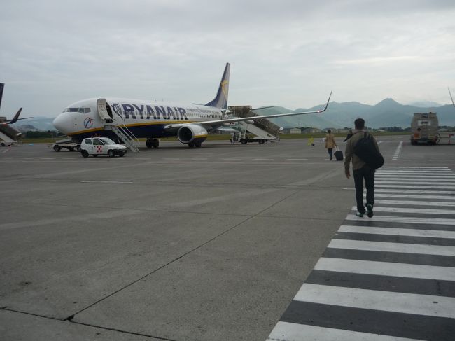 コスト削減です。<br />歩きます（笑）