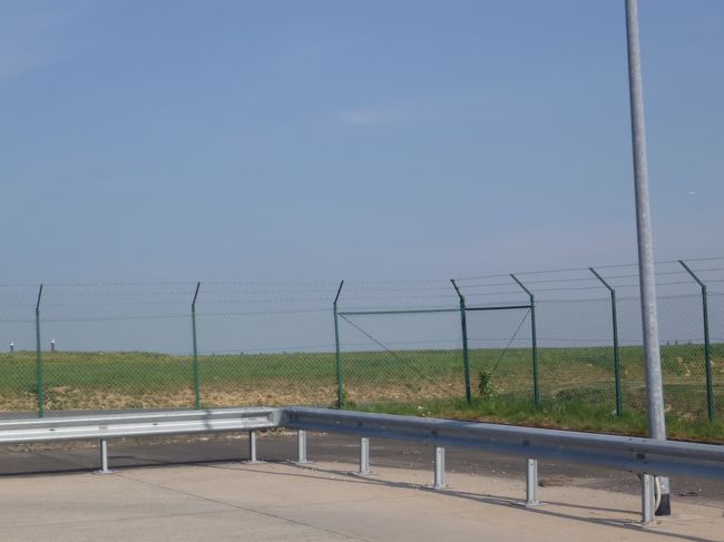 空港の外です。<br />なんもありません。<br />北海道級になにもありません。<br />（北海道の方をバカにしているわけではありませんので、あしからず）