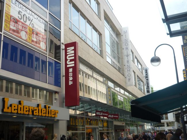 街中をちょっと散策。<br />おぉー、無印良品発見！！<br />ケルンまで進出してるんかー！！