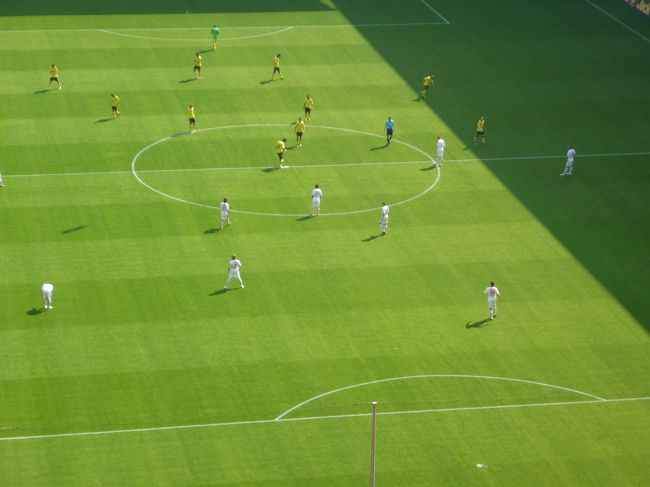 キックオフに何とか間に合いました･･･はぁはぁ。<br />最上段の席だったので、階段駆け上がったら息切れしちゃいました。