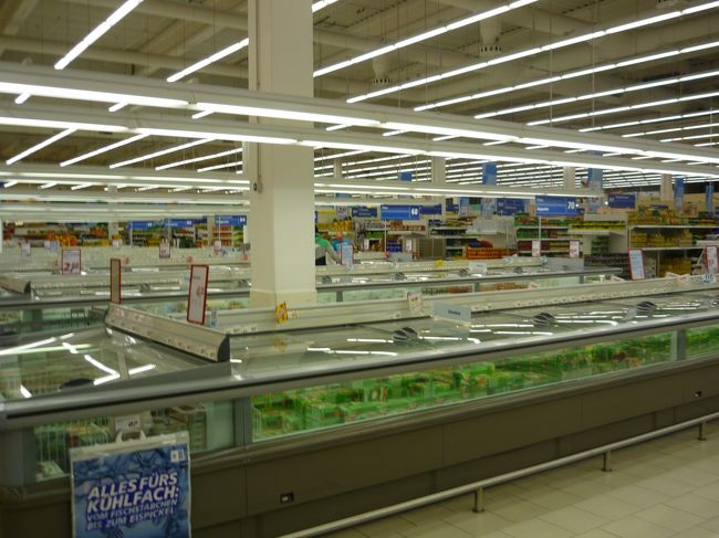 それにしても超巨大な店内。