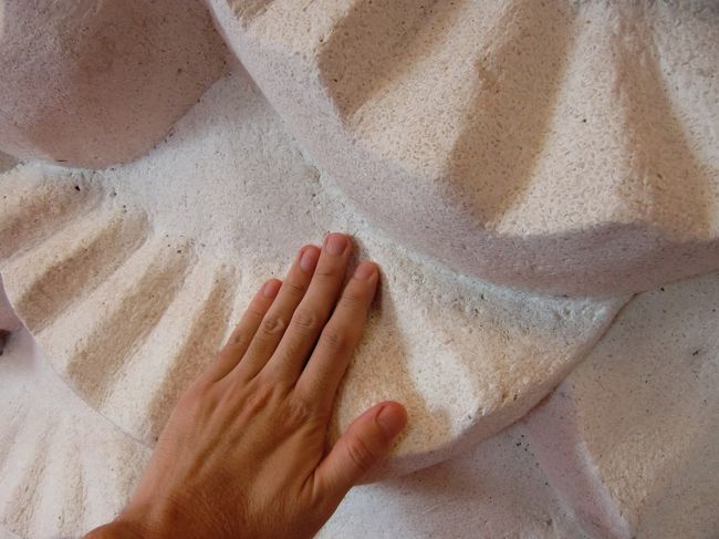 おまけに、普段は触ることができないマーライオンに触ってきました。<br /><br />期間限定のこの企画。<br />よく「がっかり」観光地の代表に挙げられるマーライオンですが、面白いアイデアの1つだと思いました。