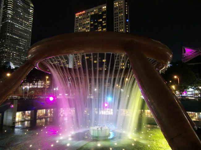 毎晩8時から、噴水と音楽と光のショーがあります。<br /><br />夕涼みに最適ですね。