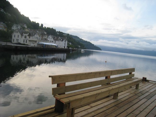 2009年7月24日，25日<br /><br />2泊したハダルゲンフィヨルド地区のホテル周辺を朝などに散策したときの写真です。<br /><br />高い場所から眺めると綺麗な景色がひろがっていました。