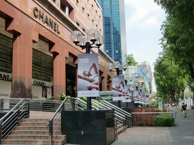 2011/5/6 Fri.<br /><br />シンガポールでのショッピングの中心と言えばここ、オーチャード・ロード。<br /><br />高島屋や伊勢丹をはじめ、数多くのブランドショップが建ち並んでいます。