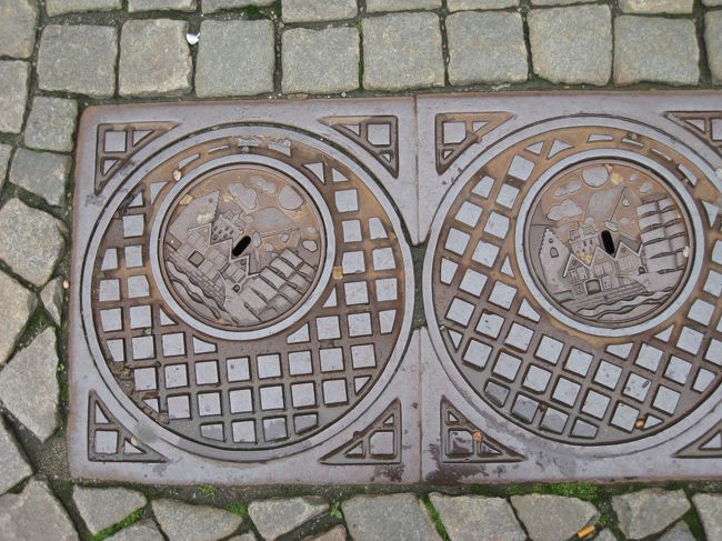 マンホールのデザインがブリッゲン。