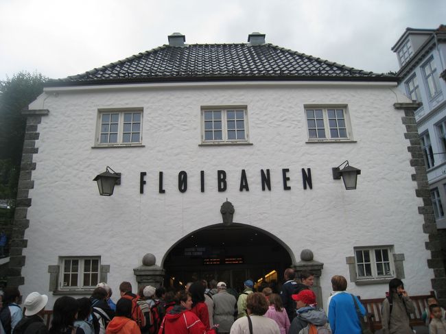 ケーブルカー乗り場につきました。