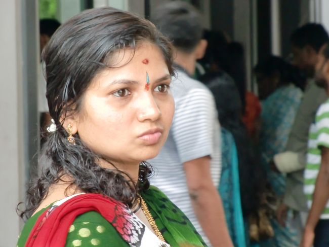 スパイスとお香の匂いに包まれ、インド雑貨、貴金属を扱う店やレストランが並ぶストリート。<br />インド人男性、そしてサリーを着た女性が行き交う光景は、まさに「リトル」インディアでした。