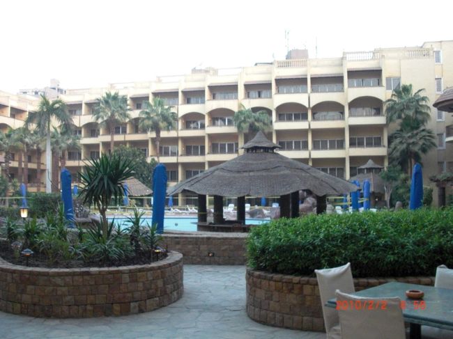 今日のツアーは、これでおしまい。<br />いったんホテルに戻って自由時間。<br /><br />オプショナルツアーの人は、夜にまた　バスに乗っていくけど<br />私たち家族は参加せずに　ゆったりまったり。<br /><br />いや〜、怒涛のツアーも明日で終わりです。<br /><br />今夜の夕飯は、タクシーに乗って　有名店へ行くことにします。