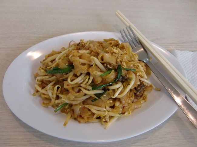 これがフードコートで食べた夕ご飯。<br /><br />『クイティオ』って言ったっけなぁ。<br /><br /><br />さぁ。明日の朝はマラッカへ移動だー。