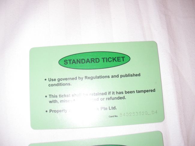 MRTのチケット（カード）です。<br />デポジットで1c$がとられます。<br /><br />改札を降りてもカードが戻ってきますので、それを<br />再度券売機に入れて、ボタンを押すと1c$が戻ってきます。<br />