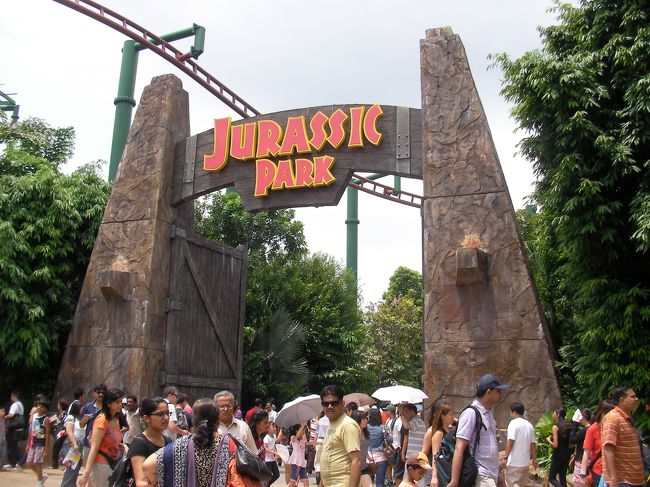 こちらはジュラシックパークのセット<br />を復元したもの<br /><br />乗り物は待ち時間が長すぎて、のれませんでした；；