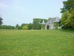 この日の午後からは、ルーベンから車で４０分くらい、ブリュッセルの南の方にある、フォロン財団「Fondation Folon」の公園へ行きました。

もちろん、ここも知人オススメの場所ということで。。。（笑）
ホント、知人に頼ってばっか（笑）

フォロンはベルギーの芸術家で、ここはその財団が所有している土地で、公園や美術館があります。