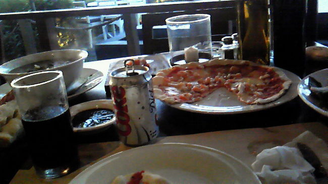 　<br />　帰国日の夕食はジンバランにあるペペネロ。<br /><br /><br /><br />　ピザ、スープ、野菜サラダ。　