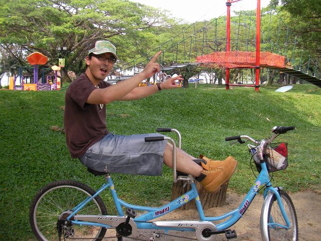 何とかパーク<br /><br />二人乗り自転車をレンタルして移動しました。<br />他、一人乗り自転車、ローラーブレード、シーカヤック<br />がレンタルできます。